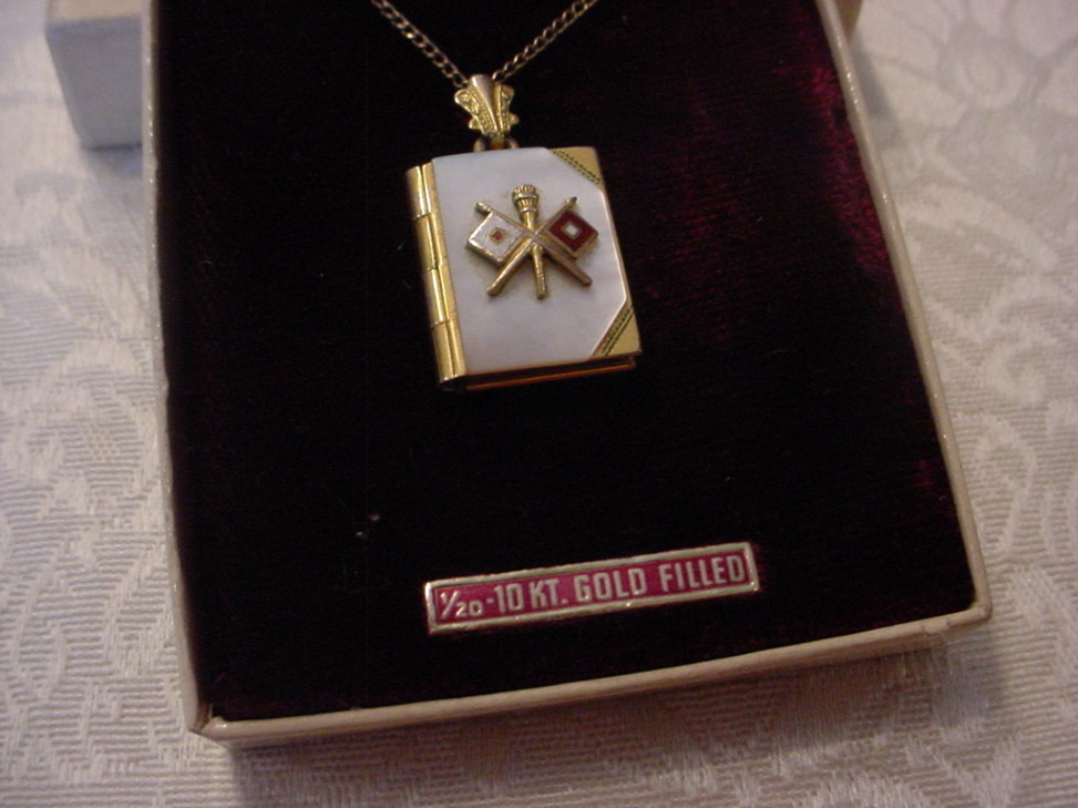 sc sweetheart necjlace locket